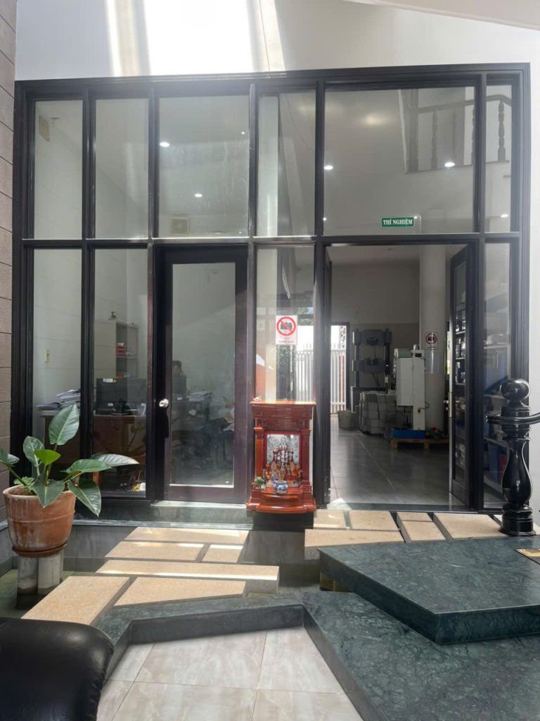 17576841709685221393